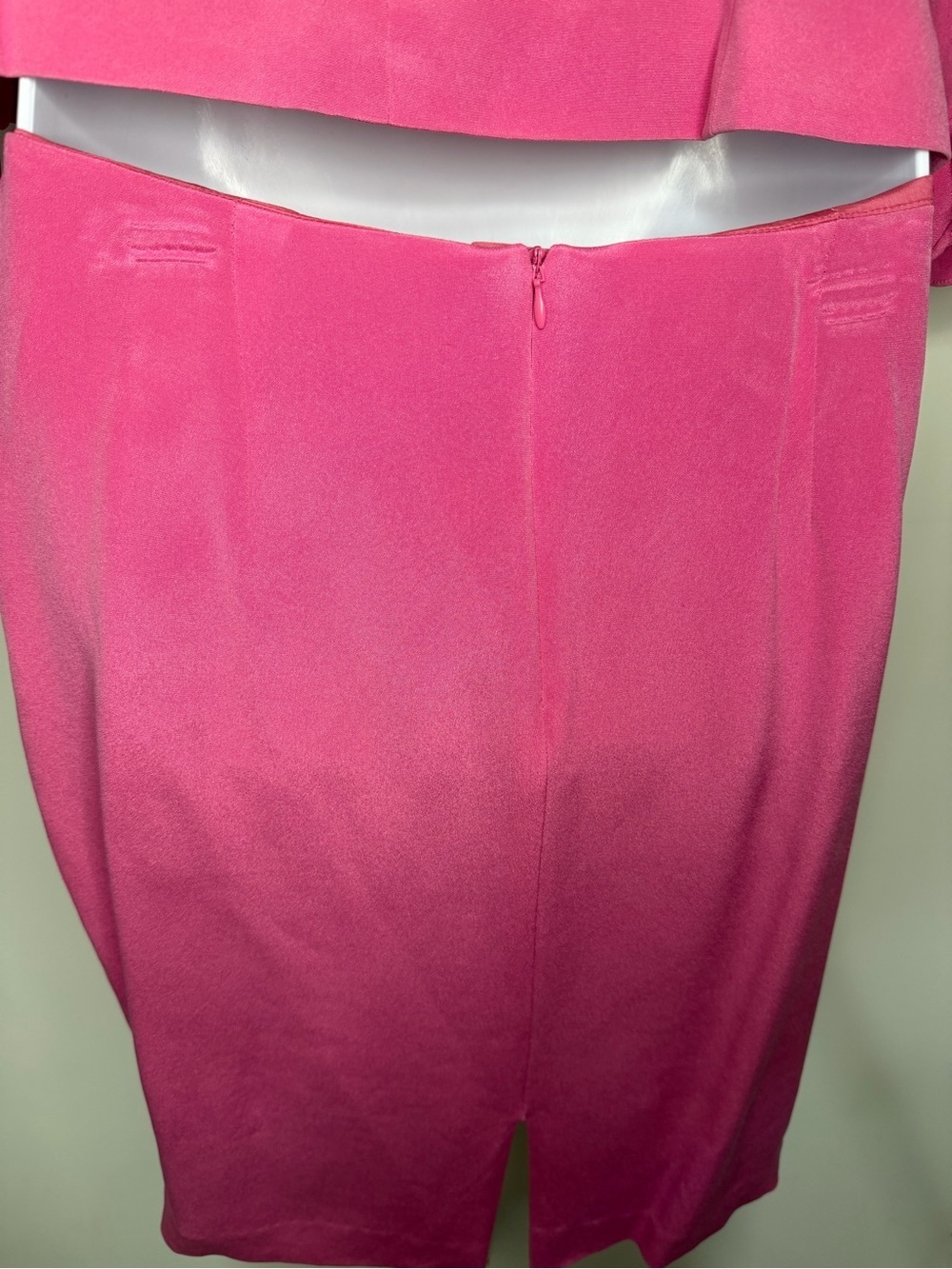 Maggy London silk Fuchsia  Two-Piece Skirt and blazer Set size 8 - Picture 3 of 8
